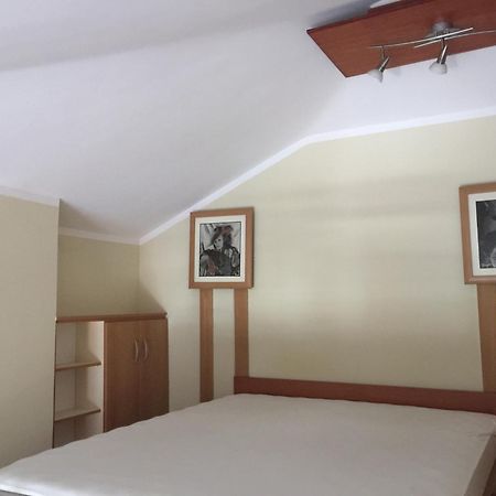 Villa Sara Guesthouse Свети Стефан Стая снимка