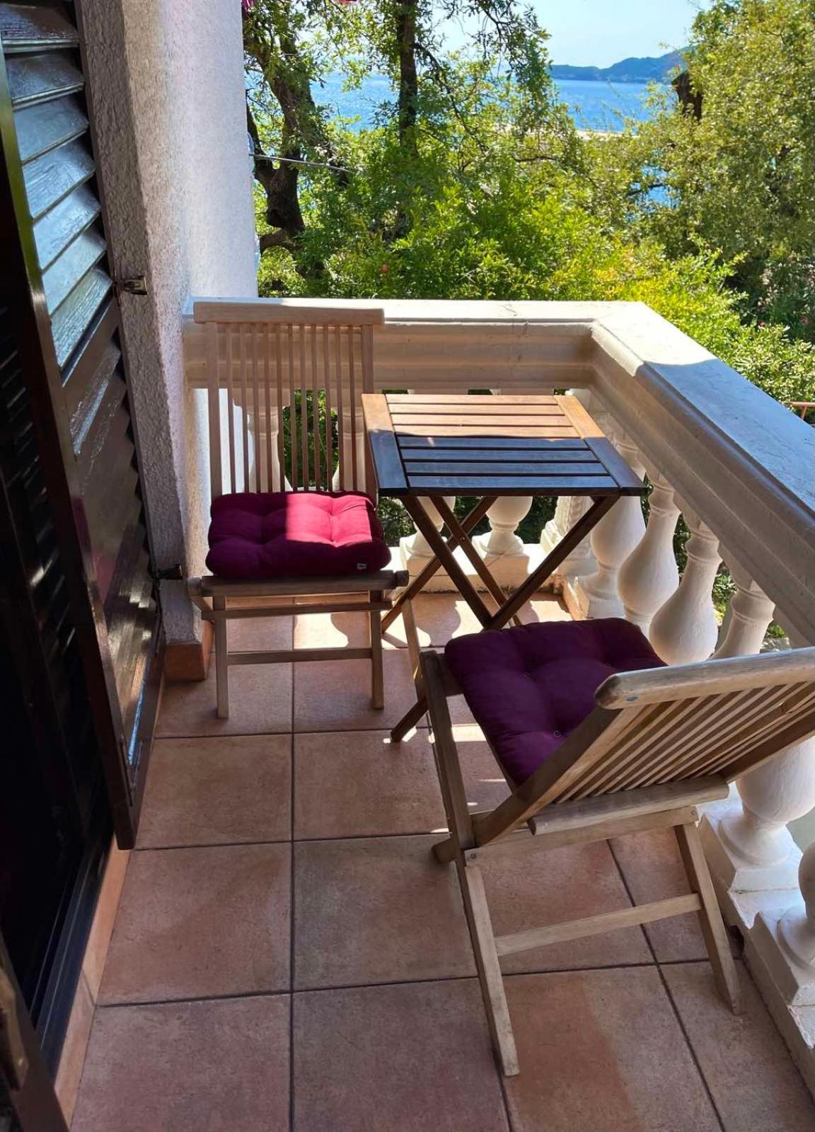 Villa Sara Guesthouse Свети Стефан Стая снимка