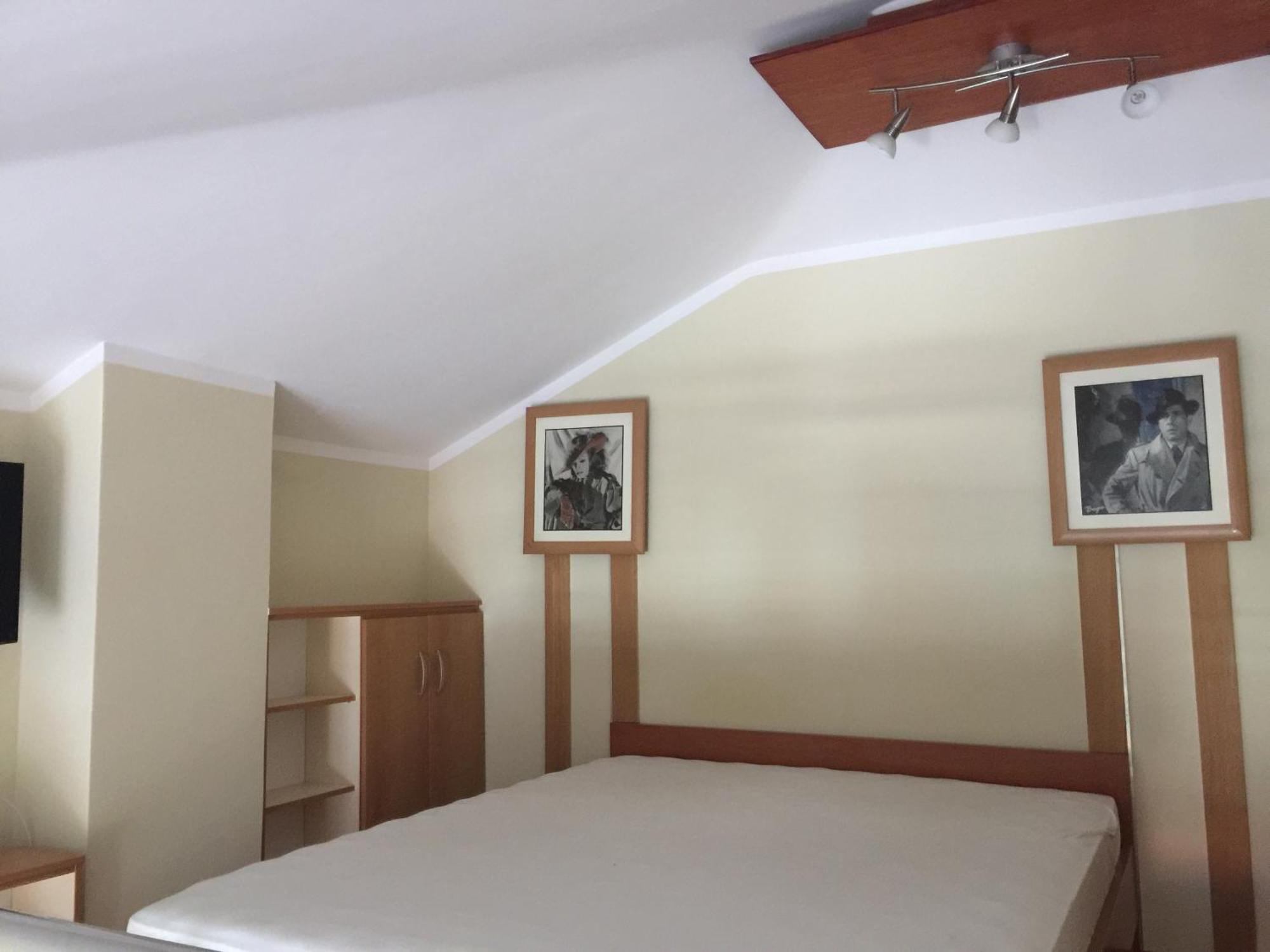 Villa Sara Guesthouse Свети Стефан Стая снимка