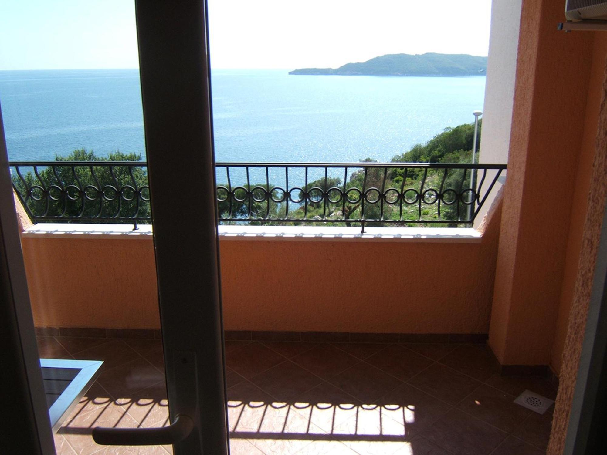 Villa Sara Guesthouse Свети Стефан Стая снимка