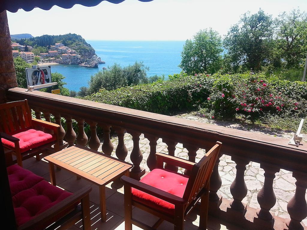 Villa Sara Guesthouse Свети Стефан Стая снимка