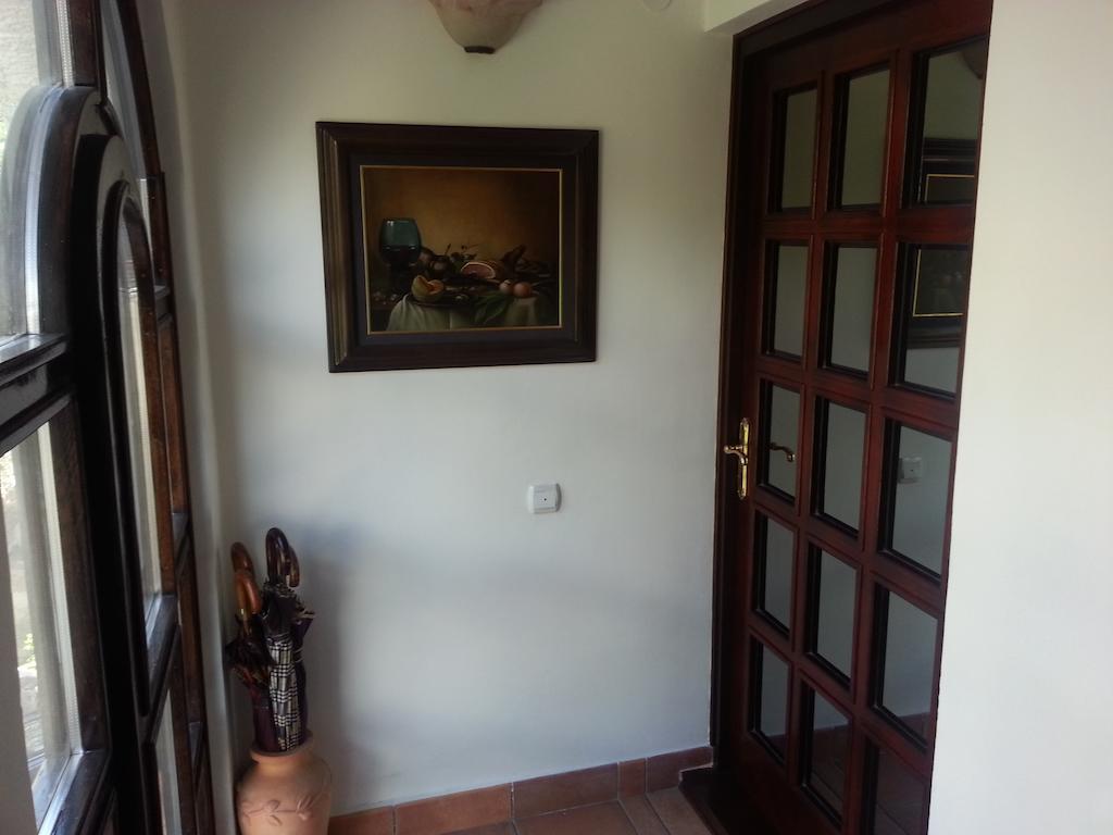 Villa Sara Guesthouse Свети Стефан Екстериор снимка
