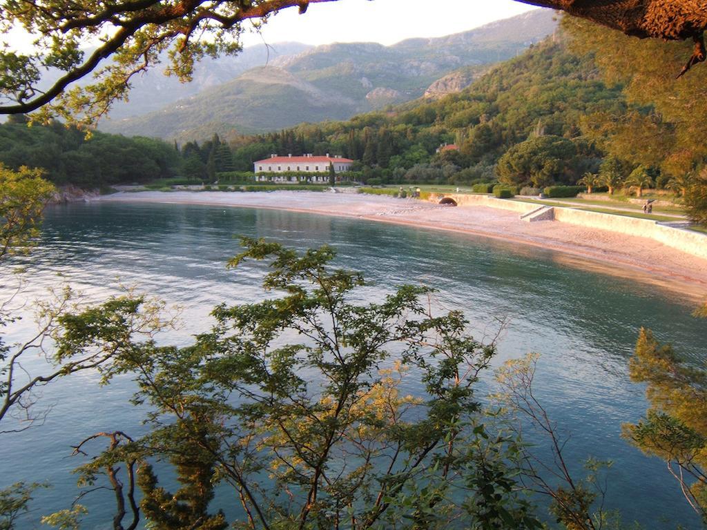Villa Sara Guesthouse Свети Стефан Екстериор снимка