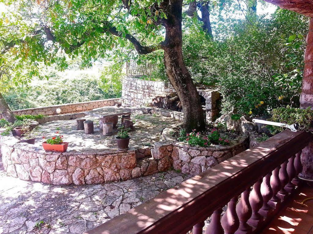 Villa Sara Guesthouse Свети Стефан Екстериор снимка
