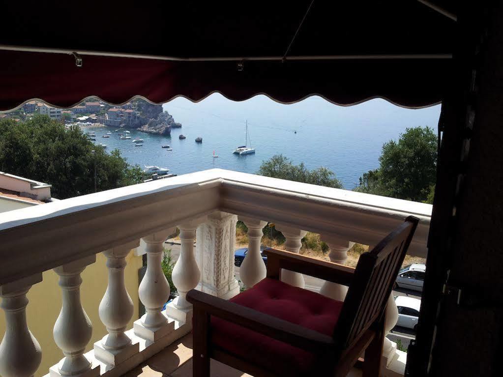 Villa Sara Guesthouse Свети Стефан Екстериор снимка