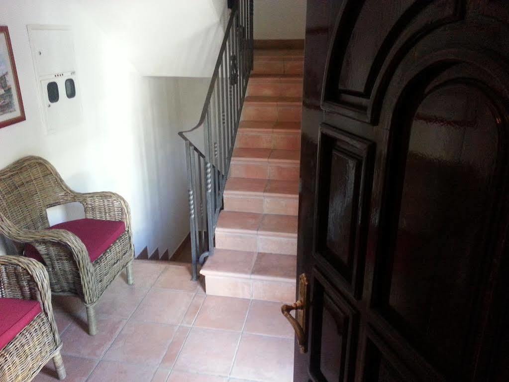 Villa Sara Guesthouse Свети Стефан Екстериор снимка