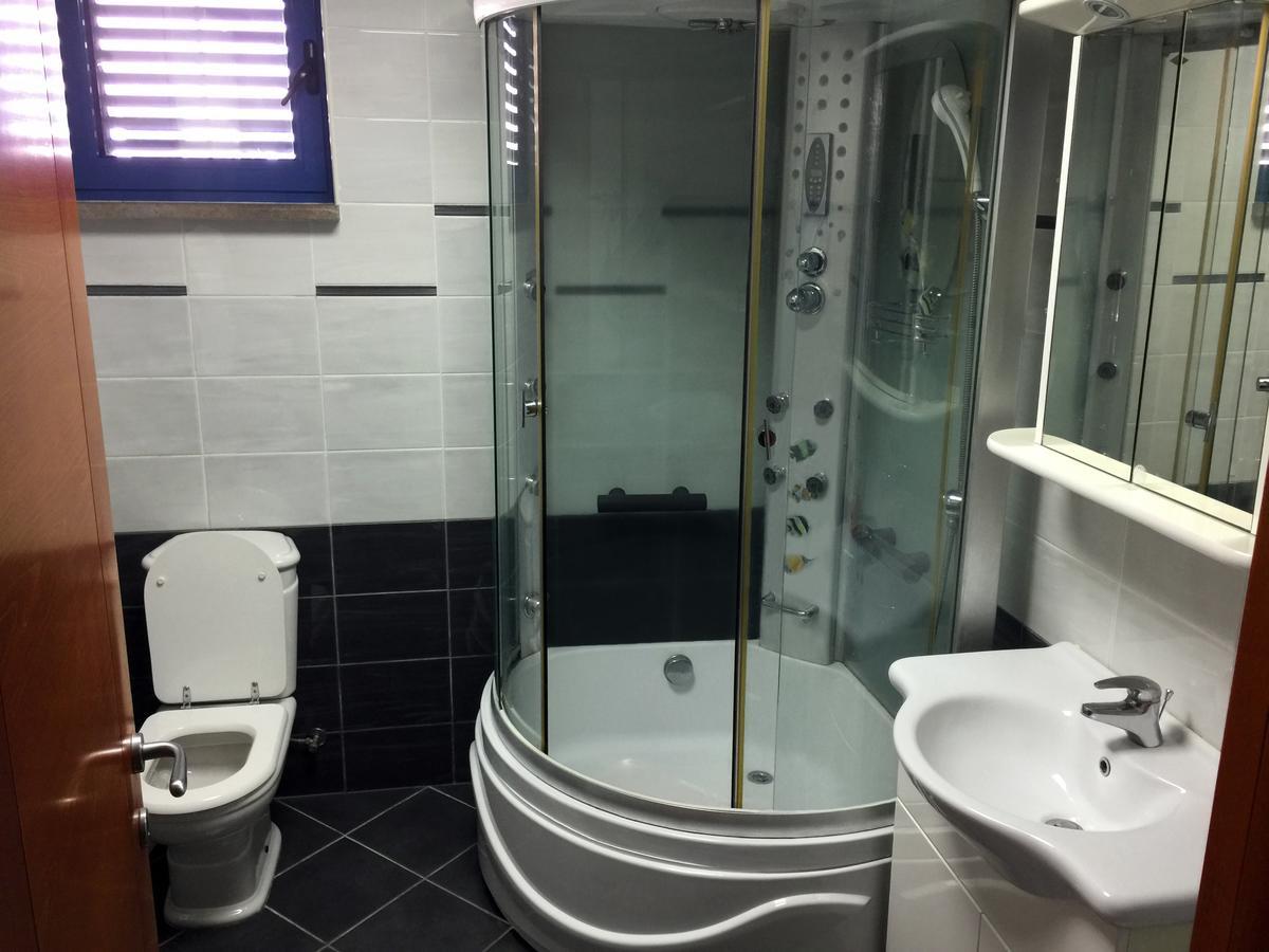 Villa Sara Guesthouse Свети Стефан Стая снимка