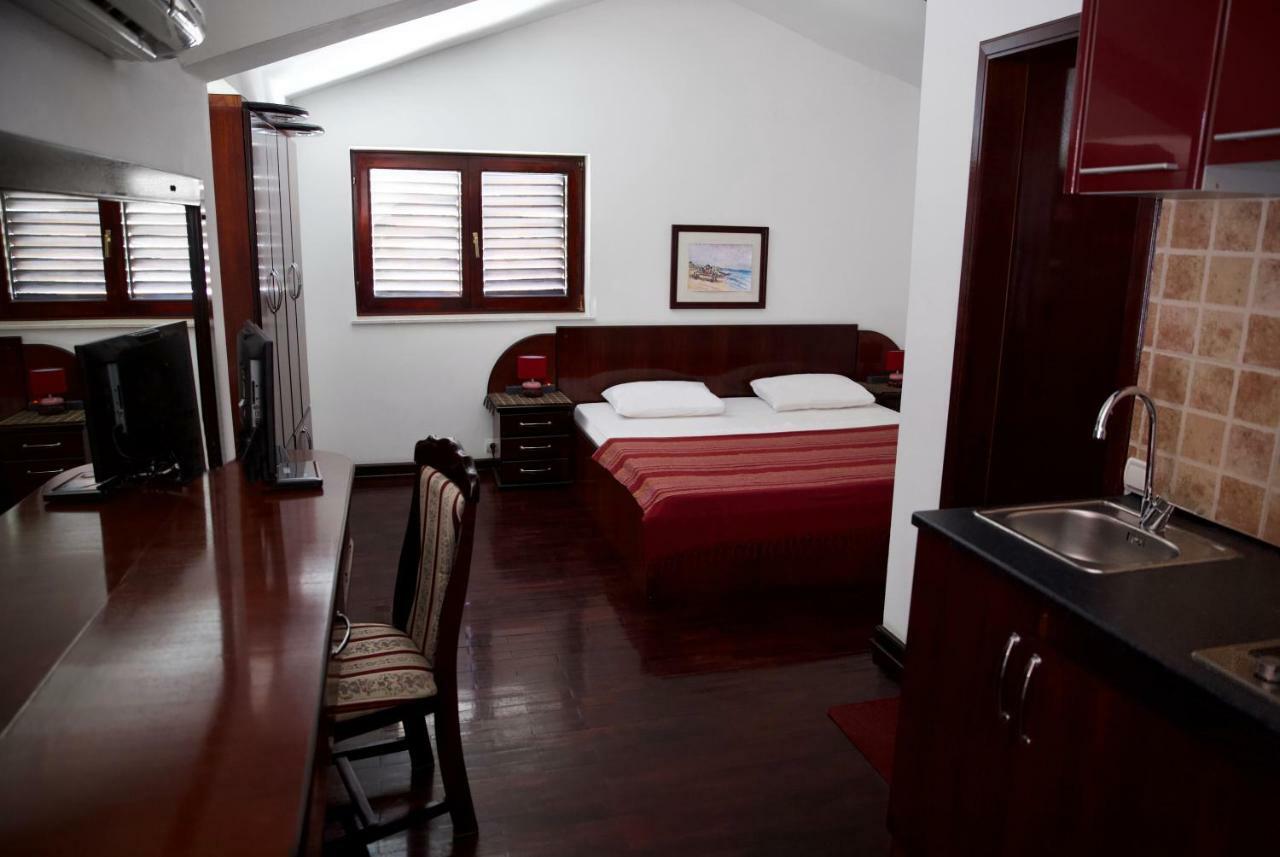 Villa Sara Guesthouse Свети Стефан Екстериор снимка